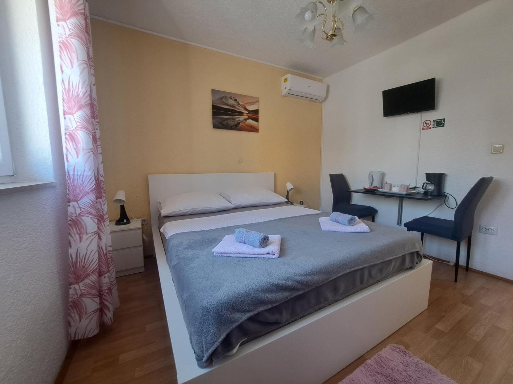 Guest House Angela Senj  Ngoại thất bức ảnh
